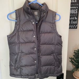 Aerie women’s down vest